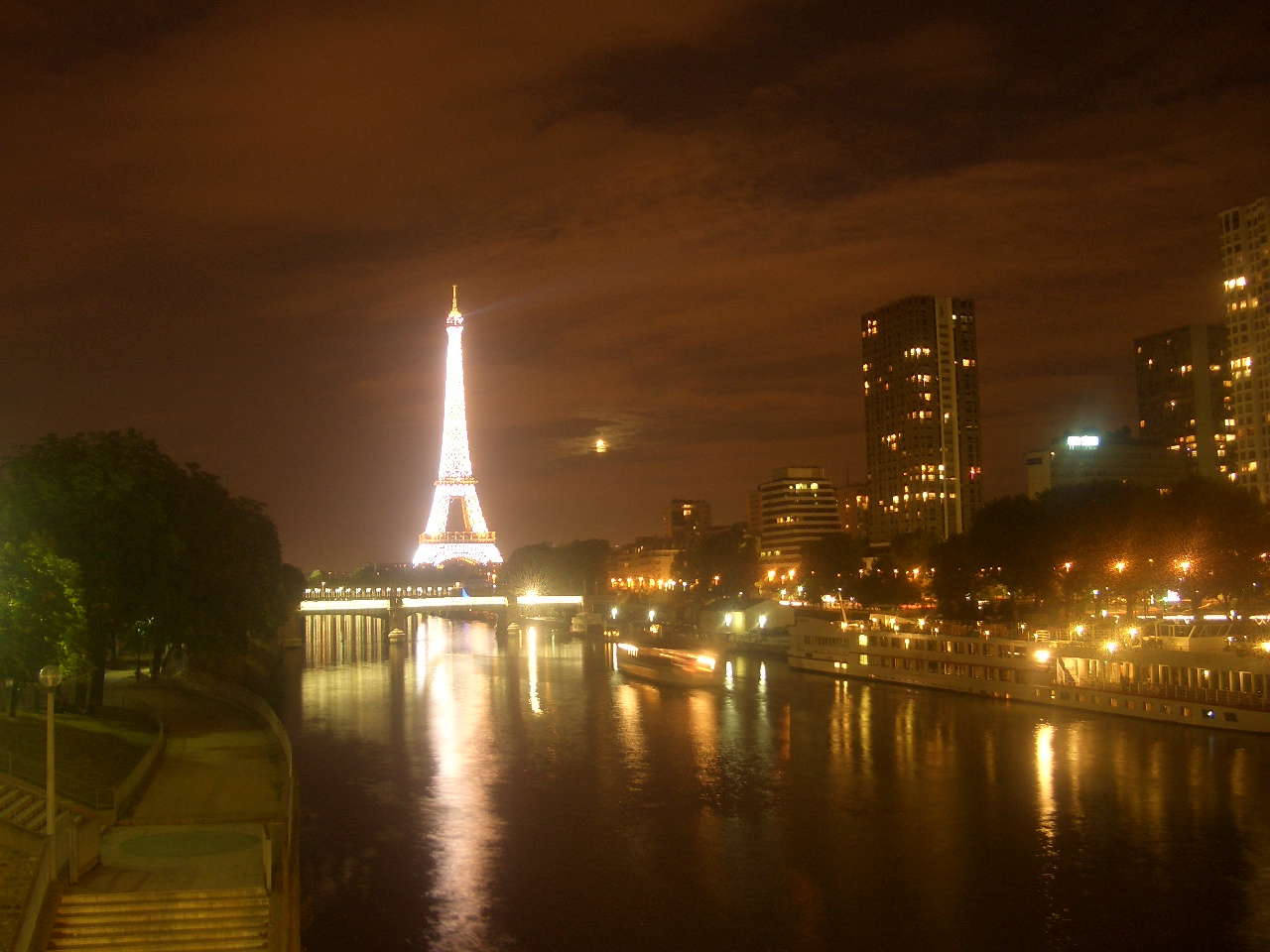 パリの夜景 エッフェル塔 ｈａｎａｈａｋｕのフランス パリ留学 滞在記